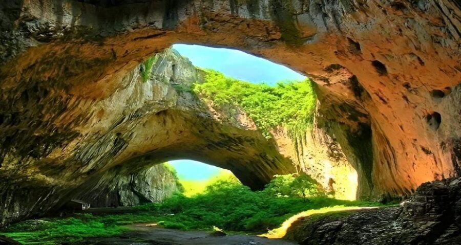 From Hue: One day explore Paradise Cave, Thien Duong cave - Quang Trị Citadel and the DMZ stops: where the guide matters