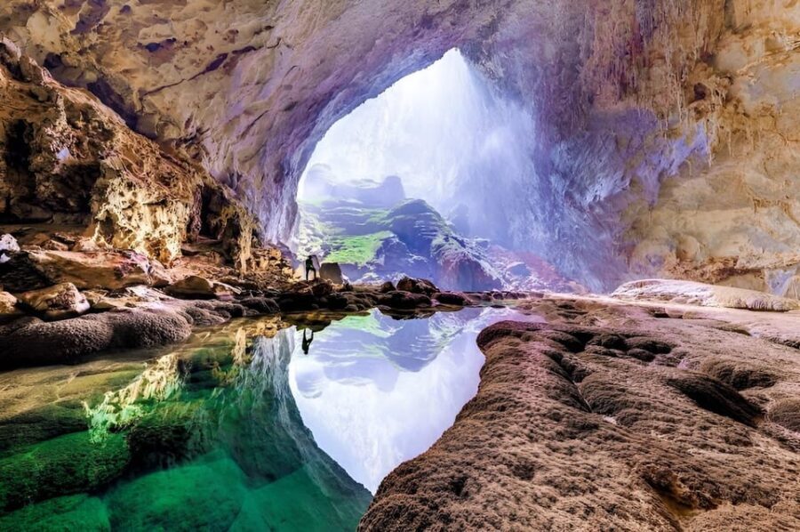 From Hue: Paradise Cave Full-Day Tour with Lunch - Lunch in the middle of a long travel day
