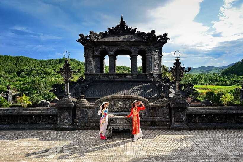 Hoi An/Da Nang: Hue Imperial City by Bus or Train Experience - Hue Imperial Citadel and Palaces: Understanding the Last Feudal Court