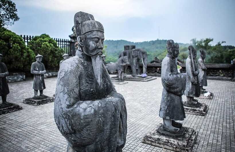 Hoi An/Da Nang: Hue Imperial City by Bus or Train Experience - Lunch in Hue: A Real Meal, Not Just Fuel