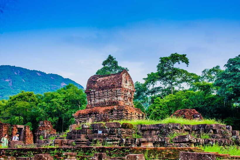 Hoi An: My Son Early Morning Tour with Banhmi and Coffee - The My Son guided walk: Champa stories with time to photograph