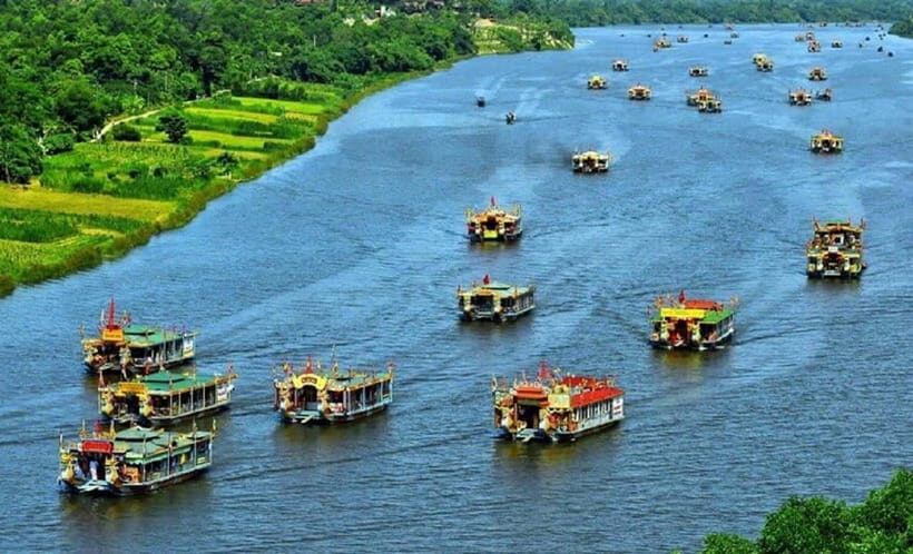 Hue Boat Tour On Perfume River with Royal Tombs - Perfume River Upstream on a Dragon Boat: How the Ride Works