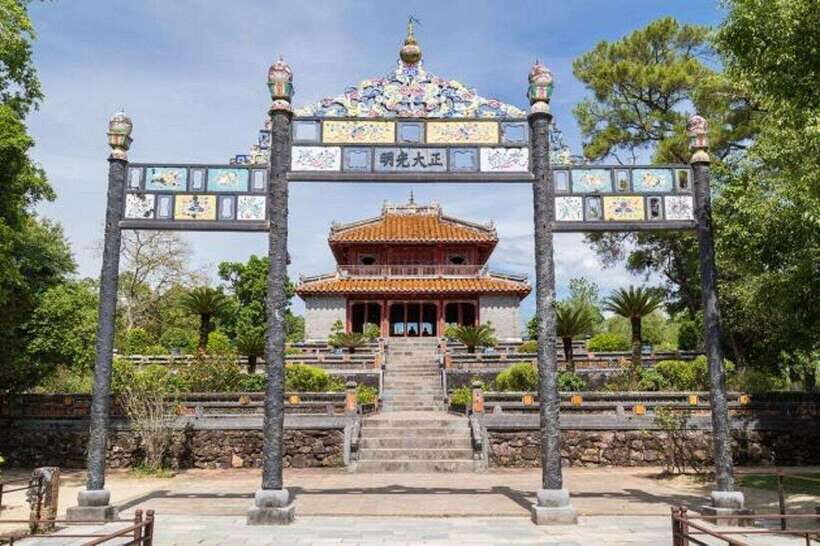 Hue Boat Tour On Perfume River with Royal Tombs - Guide Quality: What Helps the Experience Most