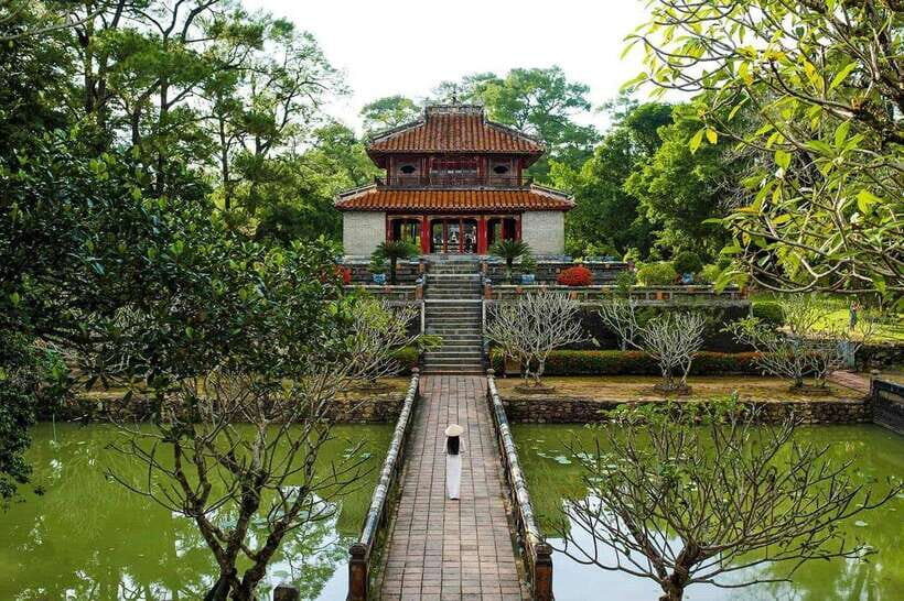 Hue Boat Tour On Perfume River with Royal Tombs - Thien Mu Pagoda: Phuoc Duyen Tower and the Peaceful Inside Stops