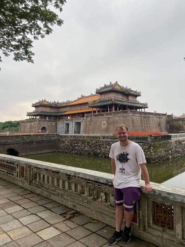 Hue City Highlights Tour: Pagoda, Citadel & Royal Tombs - A lunch break in Hue: where the flavors come from