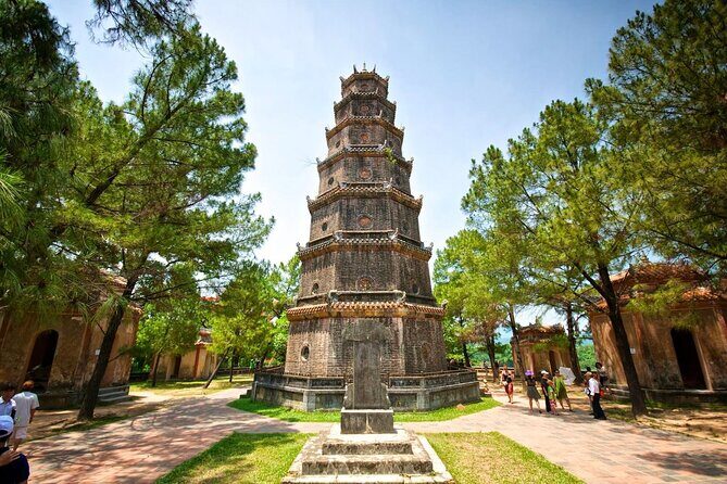 Hue city tour : Royal Tombs , Citadel with Tour Guide - Royal sites in 4–5 hours: what your day will feel like