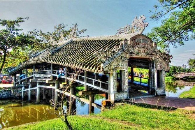 Hue Cycling Tour To Thanh Toan Bridge - Duck farm stop: where the day gets noisy, funny, and real