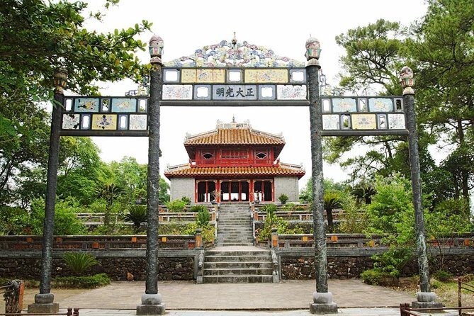 Hue, Da Nang, Hoi An sightseeing guided tour 2 days or vice versa - A smart two-day route through Hue to Hoi An (with Da Nang-area stops)