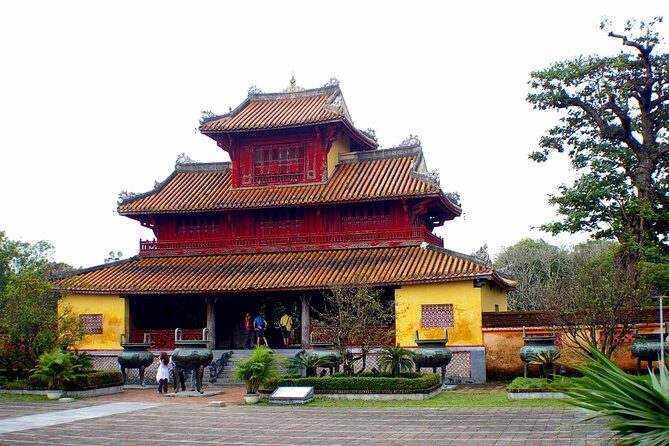 Hue, Da Nang, Hoi An sightseeing guided tour 2 days or vice versa - Thien Mu Pagoda and the boat ride back to the city