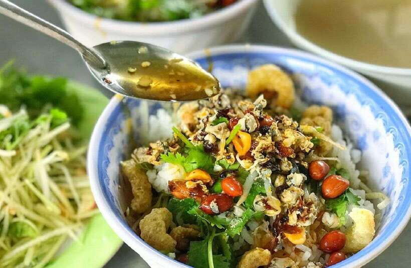 Hue Food Tour by Walking or Cyclo or Motorbike with Driver - Truong Tien Bridge: Hue Fried Pancake and Grilled Bites on the Route