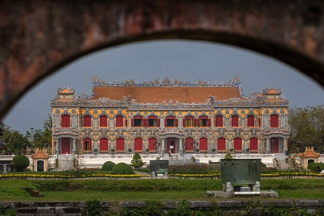 Hue Imperial and Forbidden City Guided Tour in 2,5 hours - Thai Hoa Palace to Hien Lam Cac: architecture you can actually read