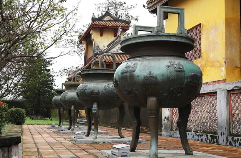 Hue: Imperial City, Royal Tombs, Pagoda & Dragon Boat Tour - Thien Mu Pagoda: Hue’s Oldest Pagoda and Its Story