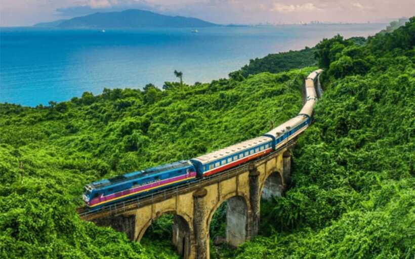 Hue Imperial Private Tour via Hai Van Pass Train Experience - Thien Mu Pagoda on the Perfume River: the Hue scene in one stop