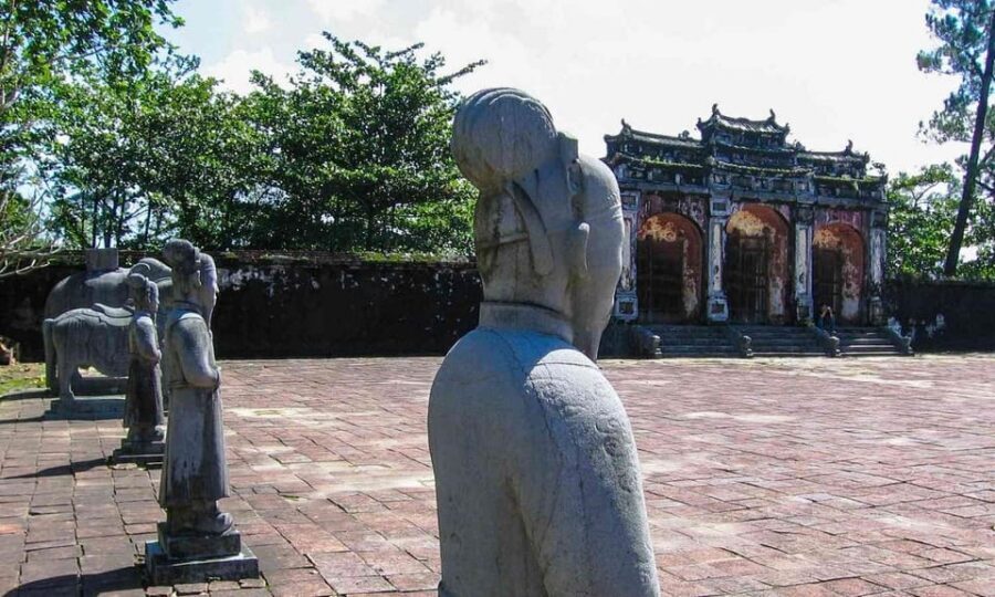Hue : Royal Tombs- Thien Mu Pagoda- Dragon Boat Private Tour - Key highlights to look for