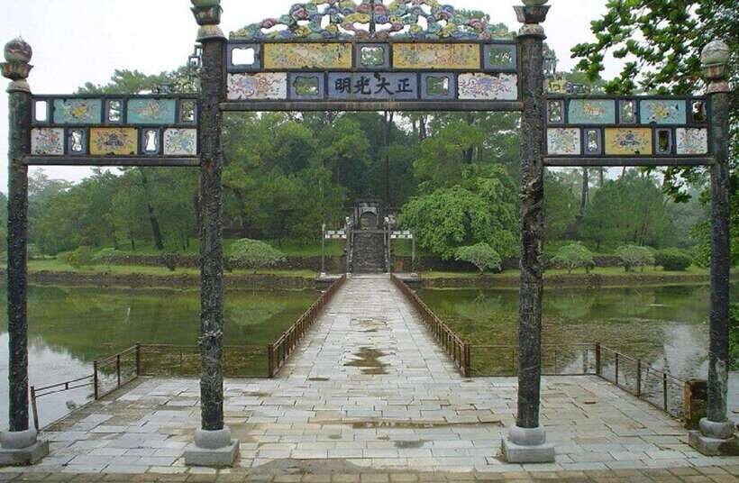 Hue Royal Tombs Tour: Visit Best Pagodas & Mausoleums - Key reasons this Hue Royal Tombs Tour is worth your time