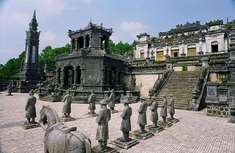 Hue Royal Tombs Tour: Visit Best Pagodas & Mausoleums - Why Hue tombs are a lot more fun with a private car