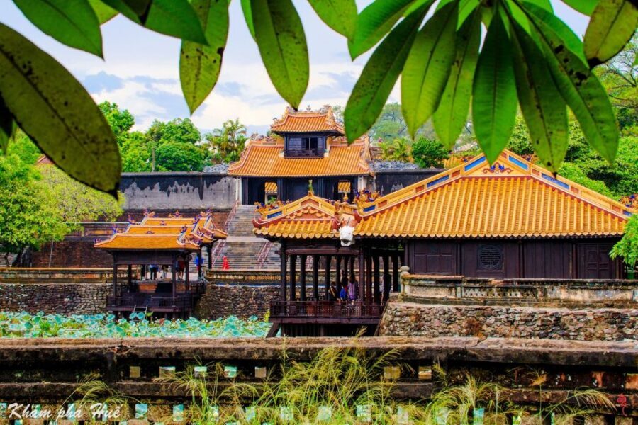 Hue Sightseeings Royal Tombs , Citadel with Private Driver - What the English-speaking driver adds (and how to use it)