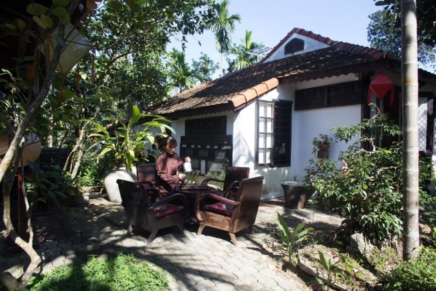 Hue: Thuy Bieu Village Bike Tour with Lunch - Lunch After Cycling: Comfort Food and a Real Finish