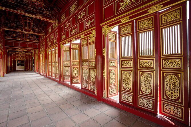 Private Walking Tour of Hue Imperial City - Stop 3: Thai Hoa Palace and why ceremonial space feels different